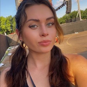 Meet your Posher, Hailey